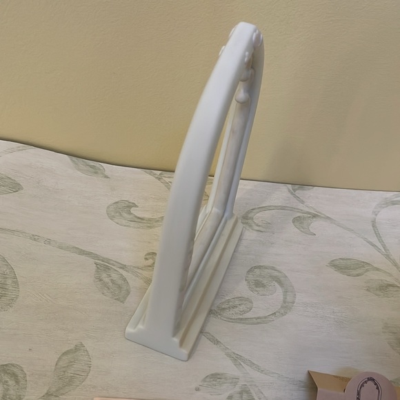 2/$15 PRECIOUS MOMENTS ARCH - Picture 7 of 12